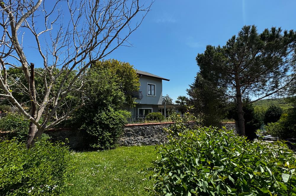 Çekmeköy 5+1 satılık bahçeli villa
