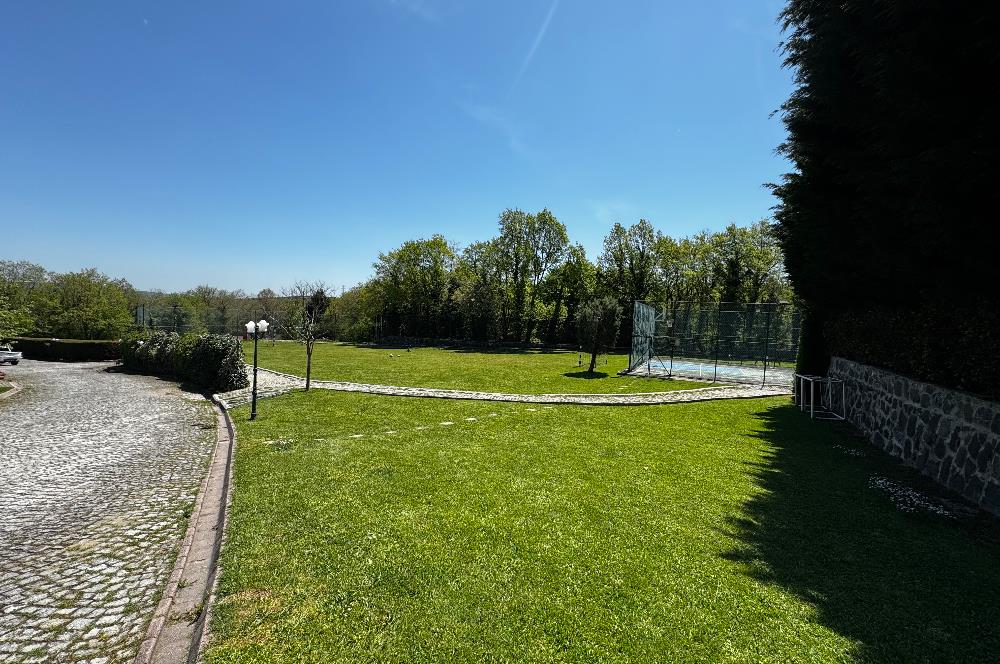 Çekmeköy 5+1 satılık bahçeli villa