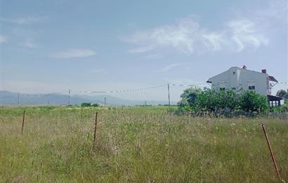 Burhaniye Çoruk'ta Satılık, Denize 500 mt Mesafede, 328 m² Arsa