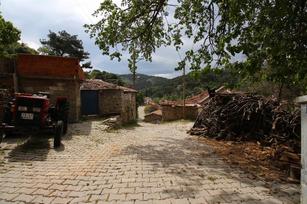 BURHANİYE SÜBEYLİDERE KÖYÜNDE 204 M2 İKİ KAT İMARLI KONUT ARSASI