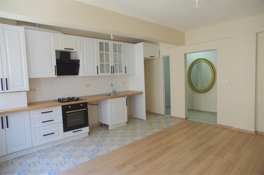 TÜLAY ÖZKÖK'TEN MODA YENİLENMİŞ ARA KAT KİRALIK DAİRE