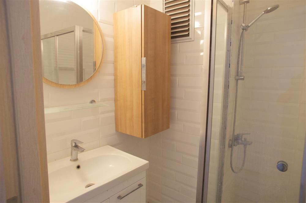 TÜLAY ÖZKÖK'TEN MODA YENİLENMİŞ ARA KAT KİRALIK DAİRE