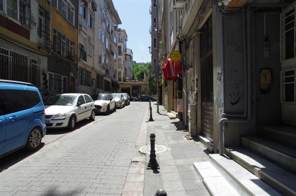 TÜLAY ÖZKÖK'TEN MODA YENİLENMİŞ ARA KAT KİRALIK DAİRE