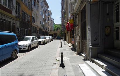 TÜLAY ÖZKÖK'TEN MODA YENİLENMİŞ ARA KAT KİRALIK DAİRE