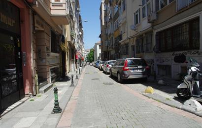 TÜLAY ÖZKÖK'TEN MODA YENİLENMİŞ ARA KAT KİRALIK DAİRE
