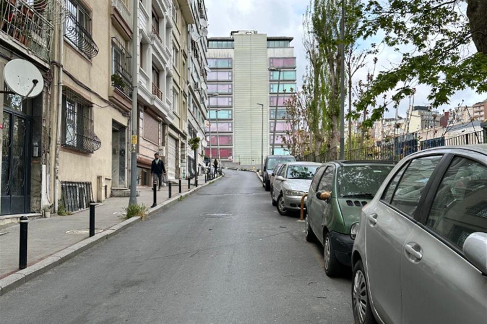 KURTULUŞ DERİCİLER SOKAKTA 2,5+1 KİRALIK DAİRE