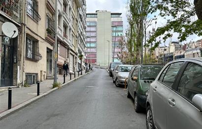KURTULUŞ DERİCİLER SOKAKTA 2,5+1 KİRALIK DAİRE