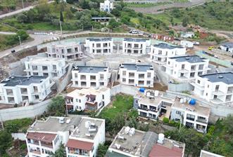 BODRUM TURGUTREİS’TE MUHTEŞEM MANZARALI HAVUZLU SİTEDE PROJEDEN SATILIK DAİRELER
