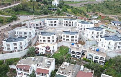 BODRUM TURGUTREİS’TE MUHTEŞEM MANZARALI HAVUZLU SİTEDE PROJEDEN SATILIK DAİRELER