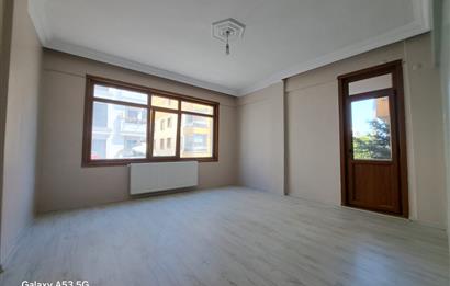 İdealtepe'de Metroya 5 Dk ,Geniş Cepheli Kiralık 3+1 Daire