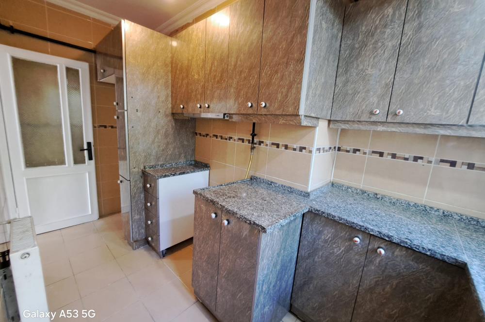 İdealtepe'de Metroya 5 Dk ,Geniş Cepheli Kiralık 3+1 Daire