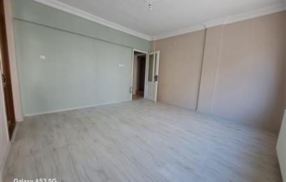İdealtepe'de Metroya 5 Dk ,Geniş Cepheli Kiralık 3+1 Daire