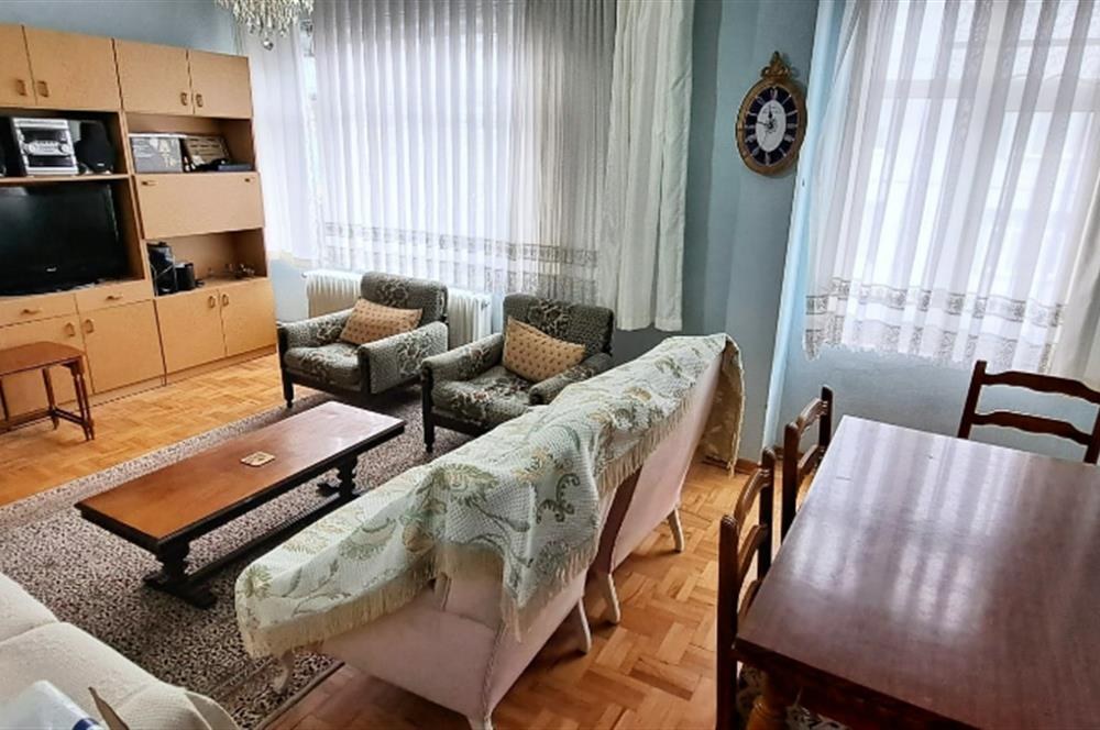 Üsküdar'da Merkezi Konumda, Cadde Üstü , Krediye Uygun Satılık!