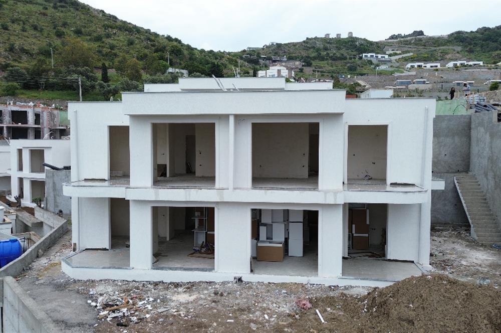BODRUM TURGUTREİS’TE MUHTEŞEM MANZARALI HAVUZLU SİTEDE PROJEDEN SATILIK DAİRELER