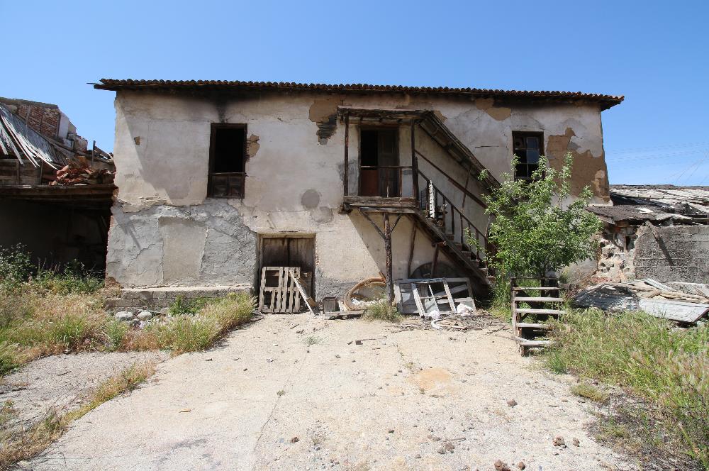 C21 MY MADRADAN EDREMİT'TE 3.900 M2 ARSA VE FABRİKA BİNASI