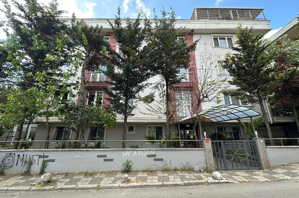 AYDINEVLERDE METRO'YA YAKIN ÇİFT GİRİŞLİ 4+2 DUBLEKS
