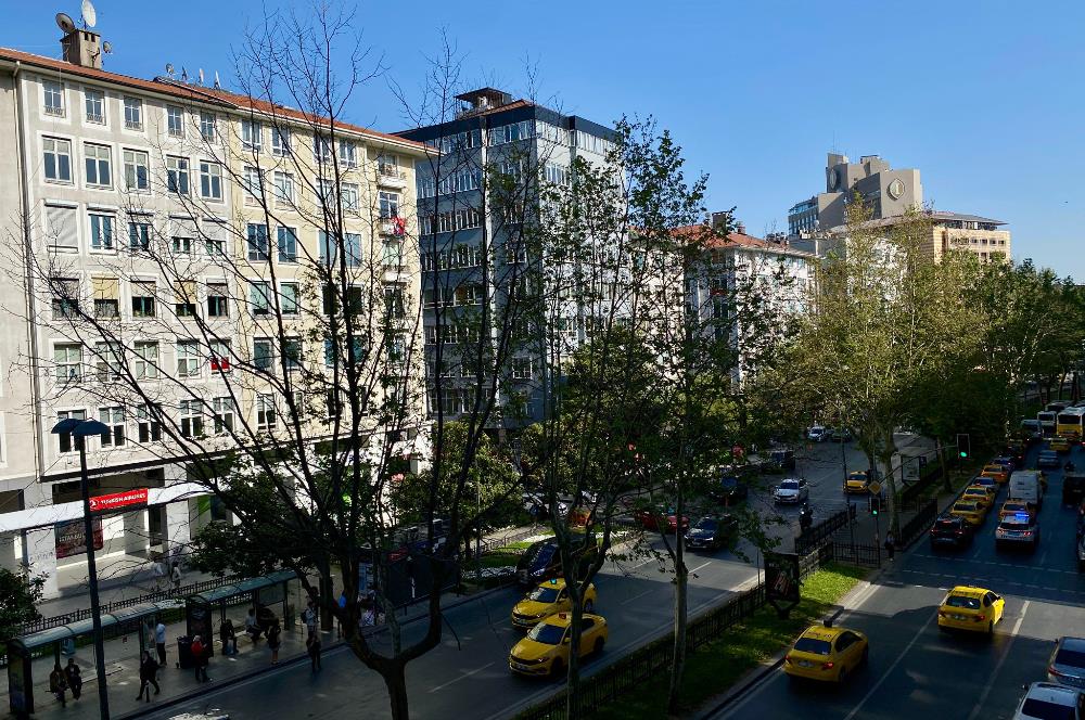 ŞİŞLİ ELMADAĞ CADDE ÜZERİ TEMİZ VE FERAH KİRALIK OFİS