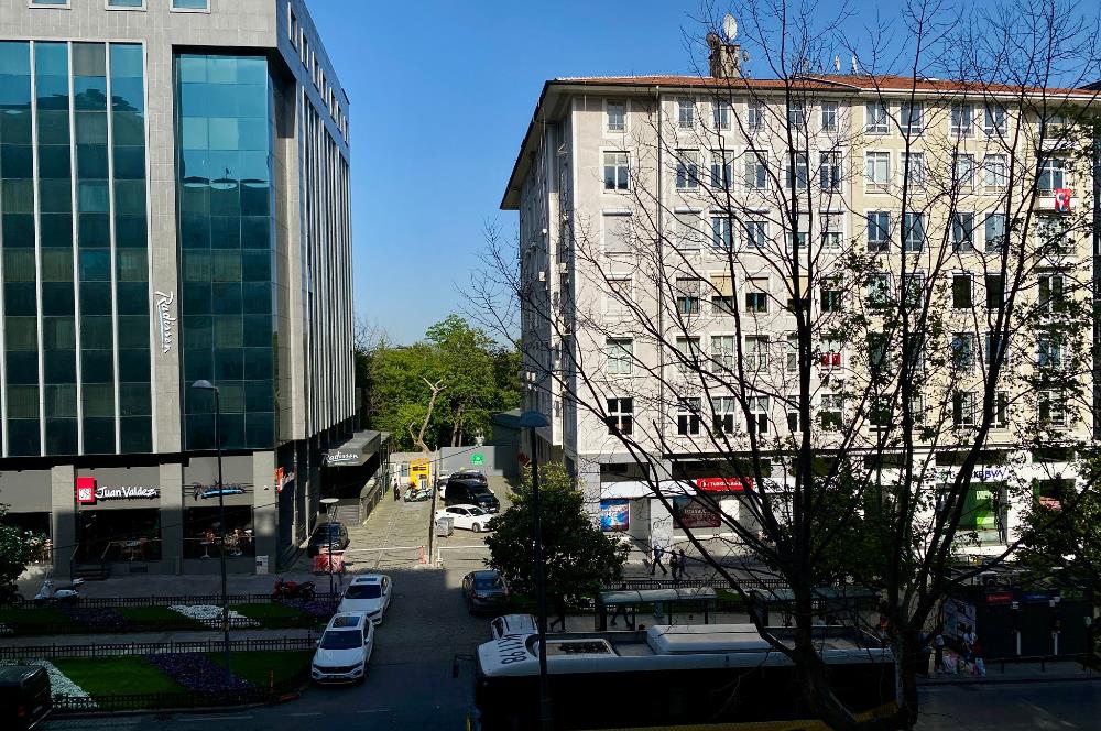 ŞİŞLİ ELMADAĞ CADDE ÜZERİ TEMİZ VE FERAH KİRALIK OFİS