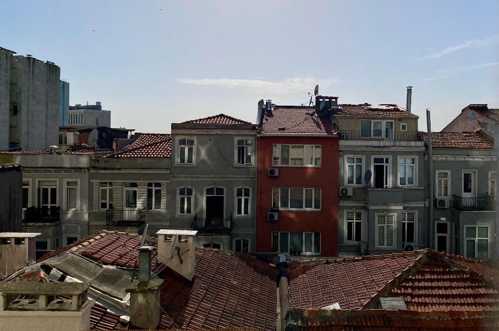 ŞİŞLİ ELMADAĞ CADDE ÜZERİ TEMİZ VE FERAH KİRALIK OFİS