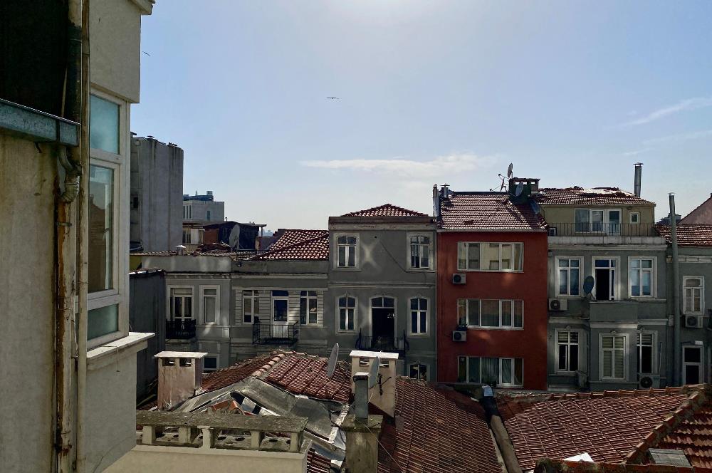 ŞİŞLİ ELMADAĞ CADDE ÜZERİ TEMİZ VE FERAH KİRALIK OFİS