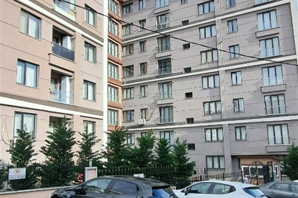 ATAŞEHİR GÜLDİBİ REZİDANS'DA MERKEZİ KONUMDA ÖNÜ AÇIK 2+1