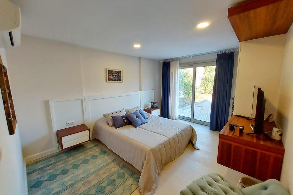 BODRUM YALIKAVAK 1100 M2 BAHÇE İÇERİSİNDE  6+2 YARI OLİMPİK HAVUZLU VİLLA