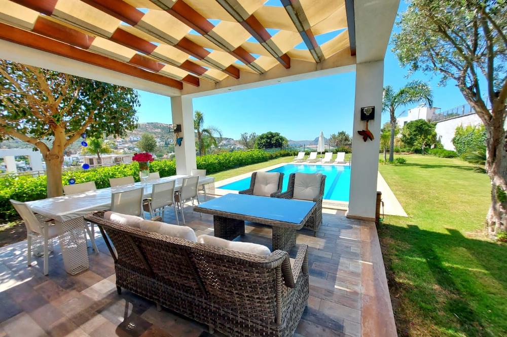 BODRUM YALIKAVAK 1100 M2 BAHÇE İÇERİSİNDE  6+2 YARI OLİMPİK HAVUZLU VİLLA