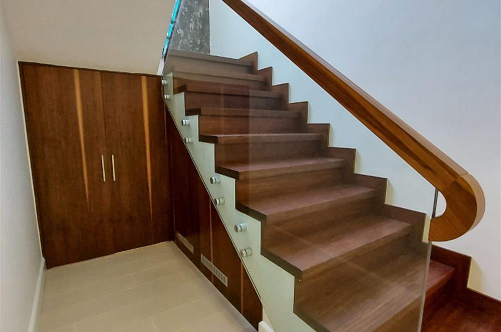 BODRUM YALIKAVAK 1100 M2 BAHÇE İÇERİSİNDE  6+2 YARI OLİMPİK HAVUZLU VİLLA