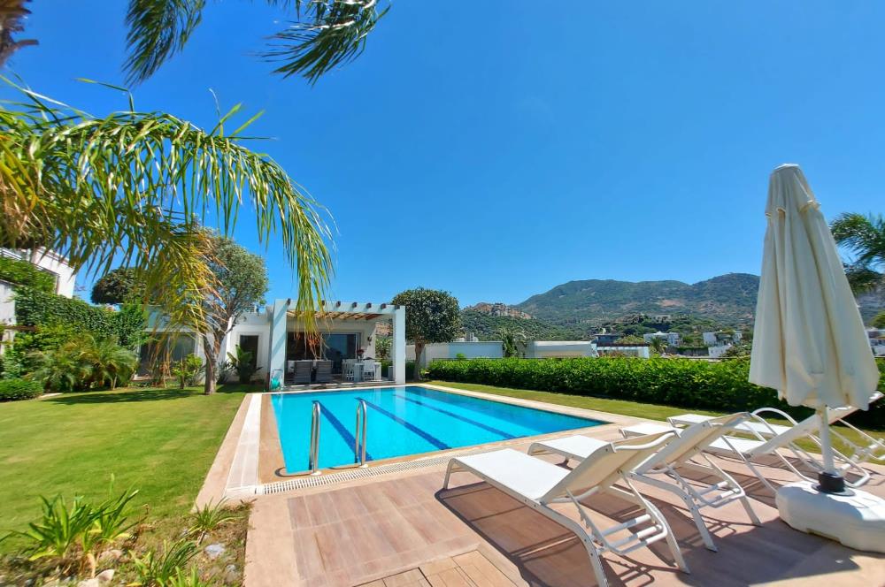 BODRUM YALIKAVAK 1100 M2 BAHÇE İÇERİSİNDE  6+2 YARI OLİMPİK HAVUZLU VİLLA