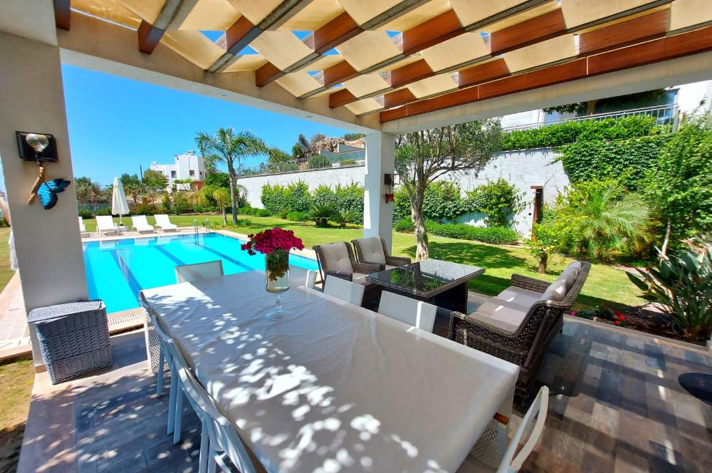 BODRUM YALIKAVAK 1100 M2 BAHÇE İÇERİSİNDE  6+2 YARI OLİMPİK HAVUZLU VİLLA