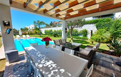 BODRUM YALIKAVAK 1100 M2 BAHÇE İÇERİSİNDE  6+2 YARI OLİMPİK HAVUZLU VİLLA