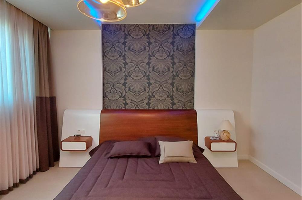 BODRUM YALIKAVAK 1100 M2 BAHÇE İÇERİSİNDE  6+2 YARI OLİMPİK HAVUZLU VİLLA