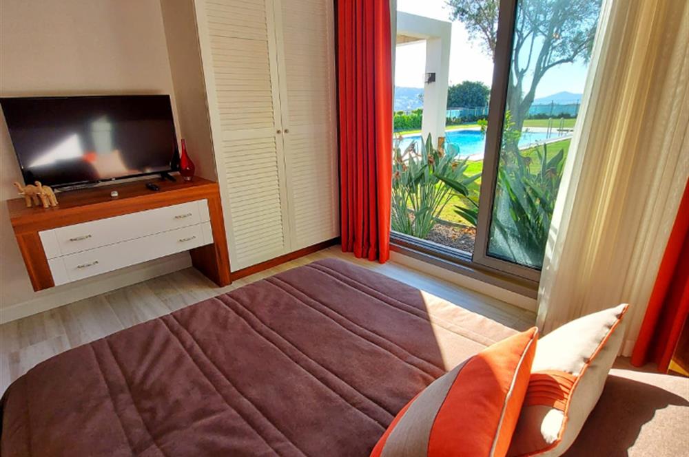 BODRUM YALIKAVAK 1100 M2 BAHÇE İÇERİSİNDE  6+2 YARI OLİMPİK HAVUZLU VİLLA