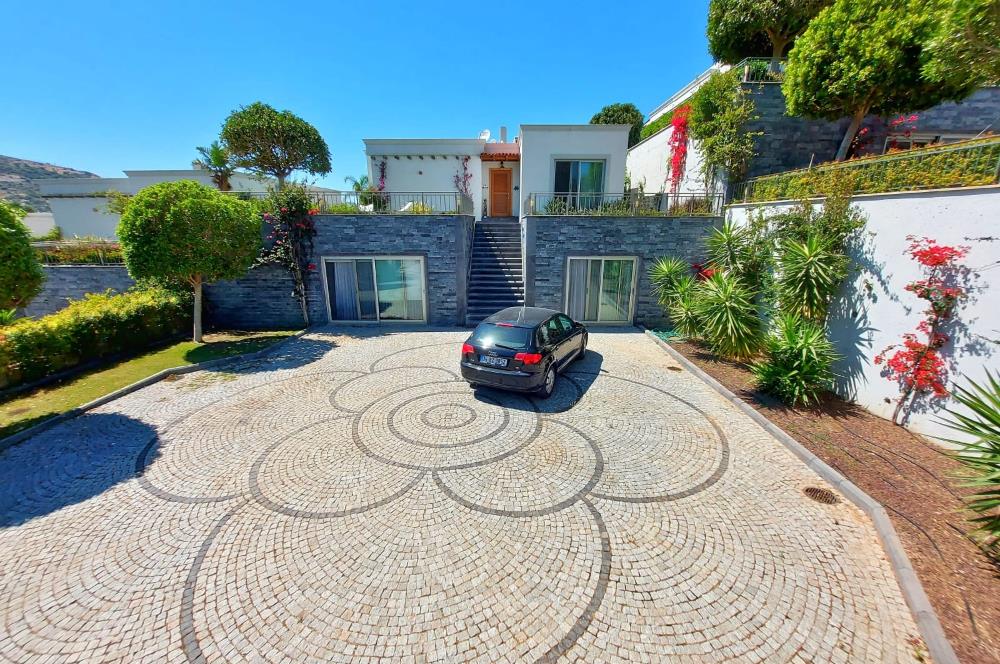 BODRUM YALIKAVAK 1100 M2 BAHÇE İÇERİSİNDE  6+2 YARI OLİMPİK HAVUZLU VİLLA