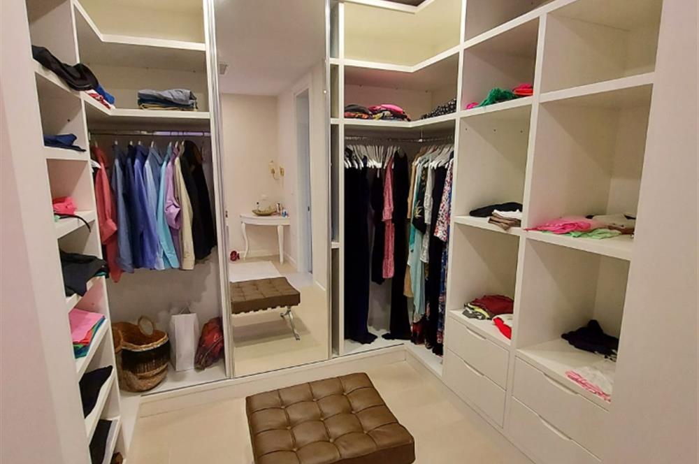 BODRUM YALIKAVAK 1100 M2 BAHÇE İÇERİSİNDE  6+2 YARI OLİMPİK HAVUZLU VİLLA