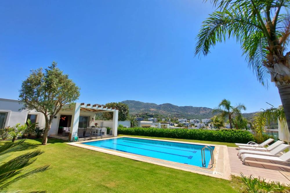 BODRUM YALIKAVAK 1100 M2 BAHÇE İÇERİSİNDE  6+2 YARI OLİMPİK HAVUZLU VİLLA