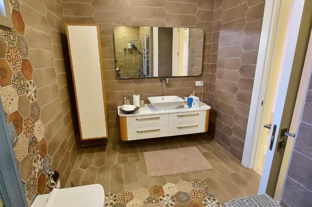 BODRUM YALIKAVAK 1100 M2 BAHÇE İÇERİSİNDE  6+2 YARI OLİMPİK HAVUZLU VİLLA