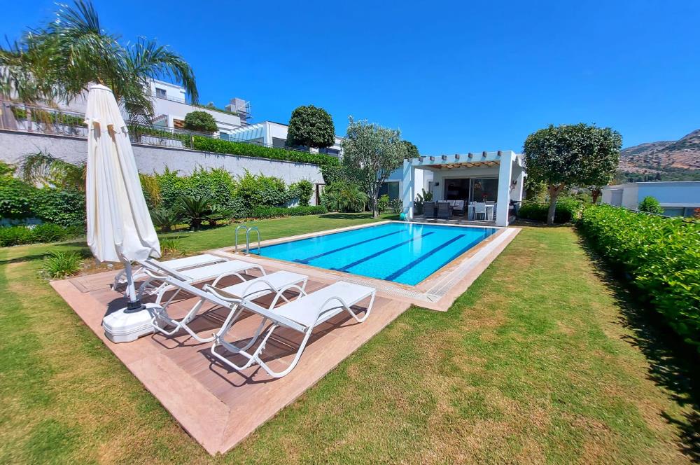 BODRUM YALIKAVAK 1100 M2 BAHÇE İÇERİSİNDE  6+2 YARI OLİMPİK HAVUZLU VİLLA