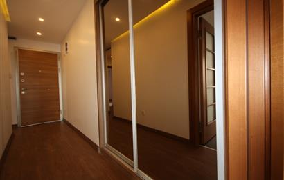GENÇ BİNADA KAPALI OTOPARKLI,EBEVEYN  BANYOLU  VE GİYSİ ODALI 2,5+1  KİRALIK
