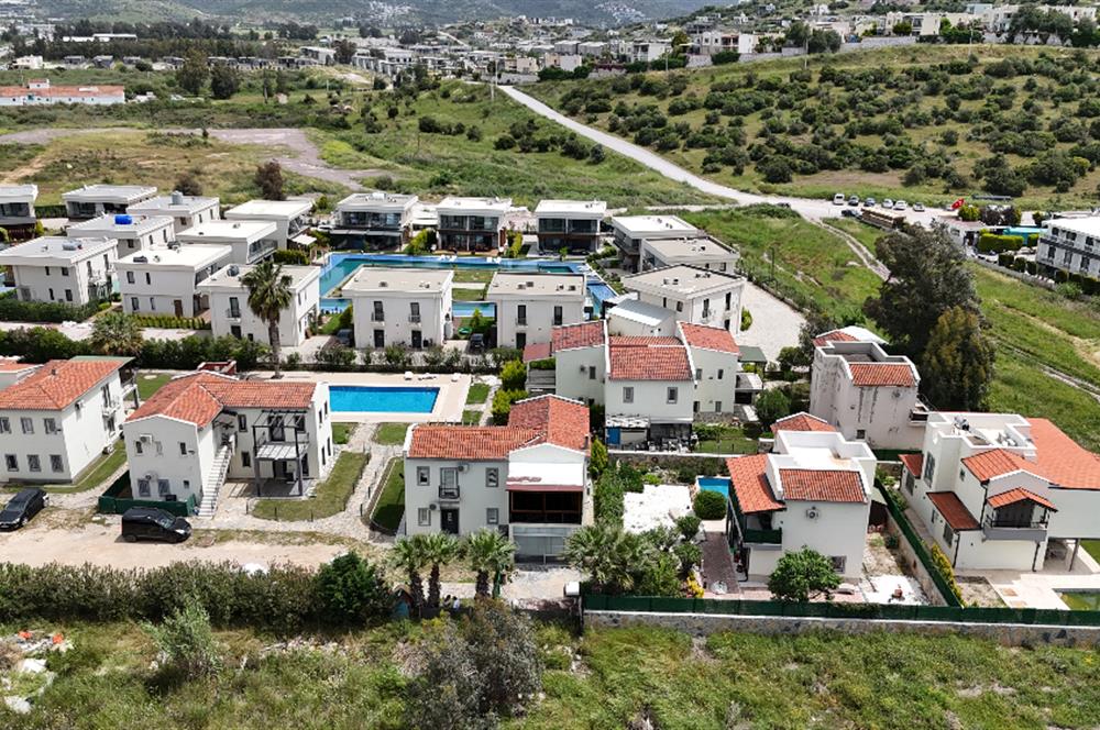 Bodrum Havalimanına Yakın Satılık Havuzlu Site İçinde Bahçe Katı Daire