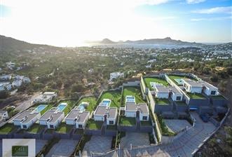 BODRUM YALIKAVAK 1100 M2 BAHÇE İÇERİSİNDE  6+2 YARI OLİMPİK HAVUZLU VİLLA