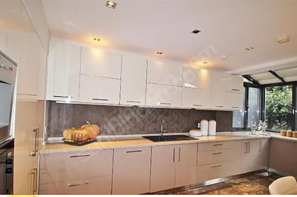 C21 MY MADRADAN ÇEKMEKÖY ANTORMAN SİTESİNDE 5+2 SATILIK VİLLA