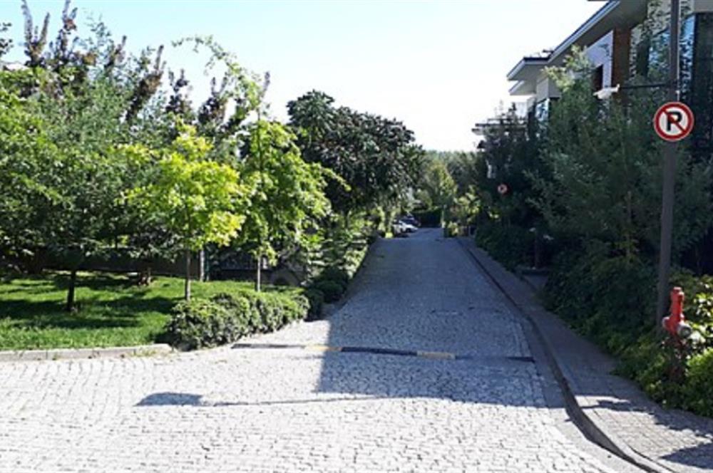 C21 MY MADRADAN ÇEKMEKÖY ANTORMAN SİTESİNDE 5+2 SATILIK VİLLA