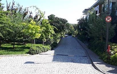 C21 MY MADRADAN ÇEKMEKÖY ANTORMAN SİTESİNDE 5+2 SATILIK VİLLA