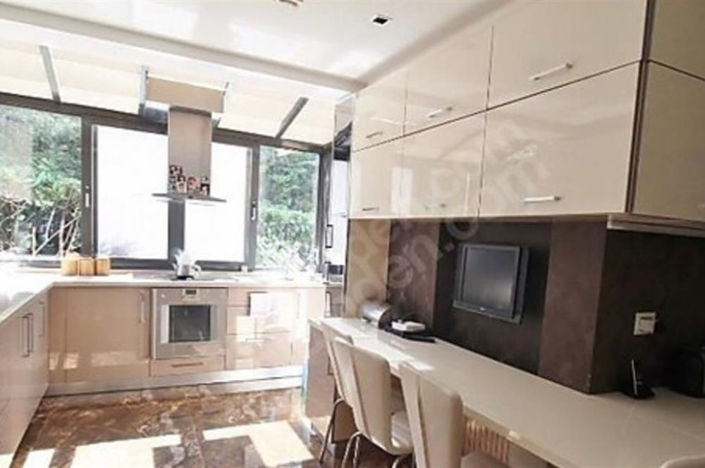 C21 MY MADRADAN ÇEKMEKÖY ANTORMAN SİTESİNDE 5+2 SATILIK VİLLA