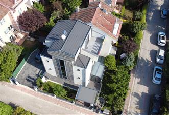 Zekeriyaköy'de lüks dekorasyonlu 5+2 satılık villa