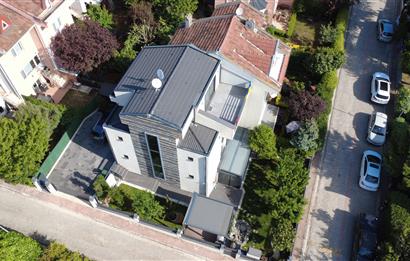 Zekeriyaköy'de lüks dekorasyonlu 5+2 satılık villa