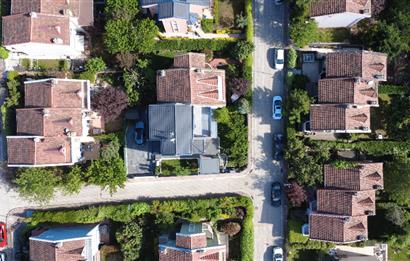 Zekeriyaköy'de lüks dekorasyonlu 5+2 satılık villa