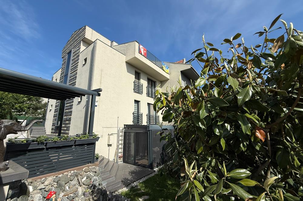 Zekeriyaköy'de lüks dekorasyonlu 5+2 satılık villa