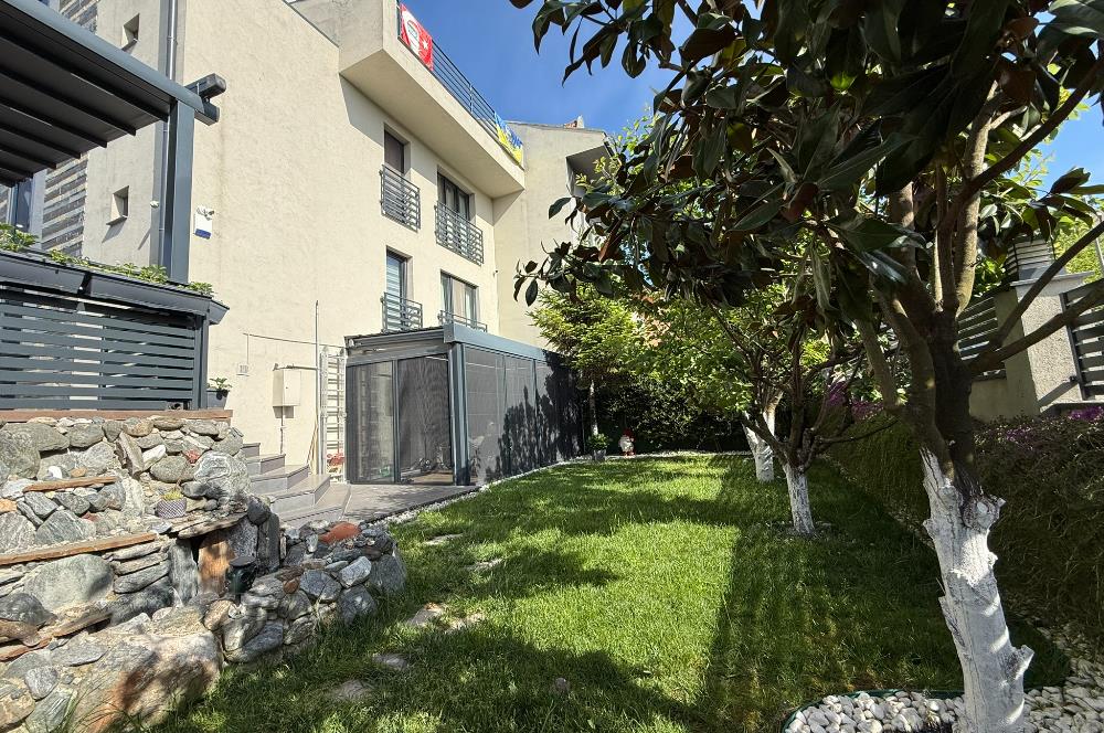 Zekeriyaköy'de lüks dekorasyonlu 5+2 satılık villa